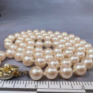 Miriam Haskell Vintage Matinee Length Pearl Necklace.